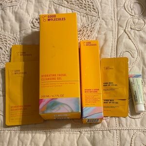 Good Molecules Hydrating Facial Cleansing Gel Vitamin Serum